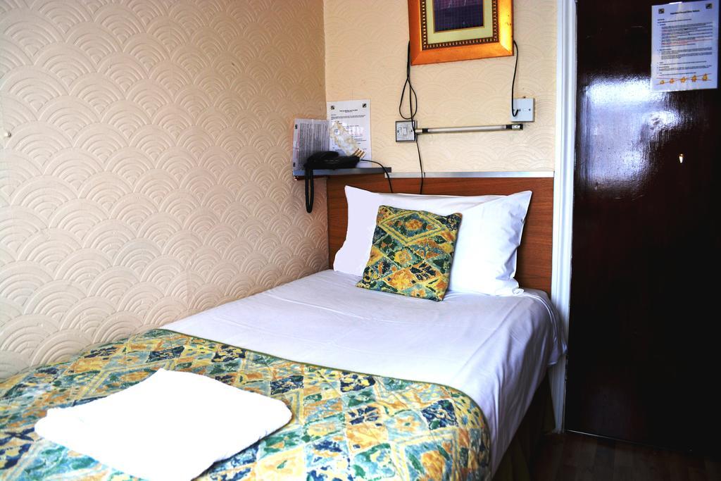 Falcon Hotel London Szoba fotó